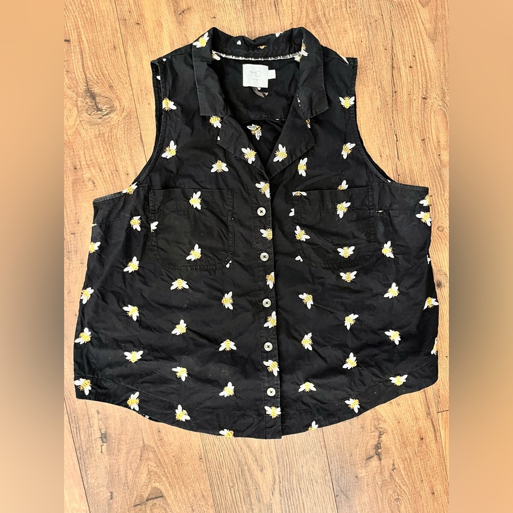 HD in Paris Embroidered Bee Black Sleeveless Shirt Button collared Tank top - Picture 2 of 11